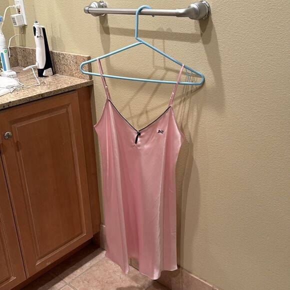 Jones New York woman's baby pink slip and robe - Picture 10 of 15